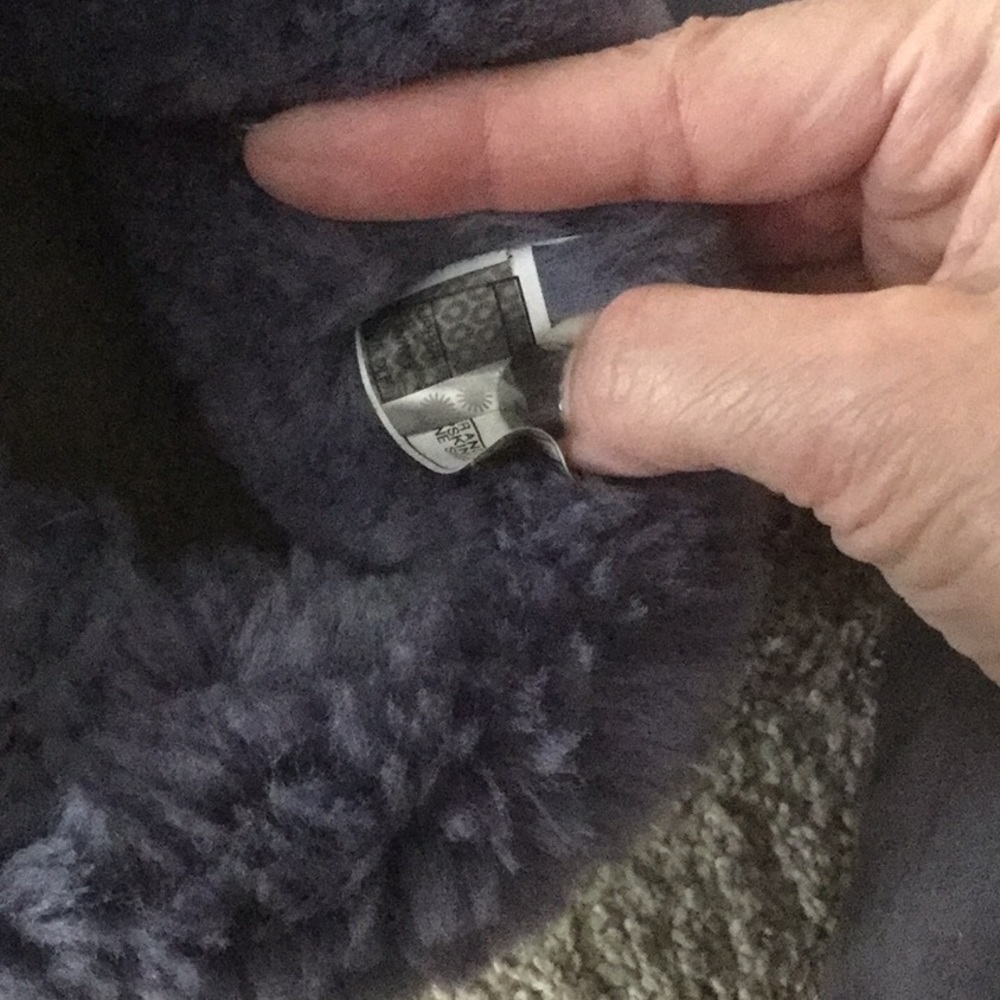 UGGS button boots - Picture 5 of 6